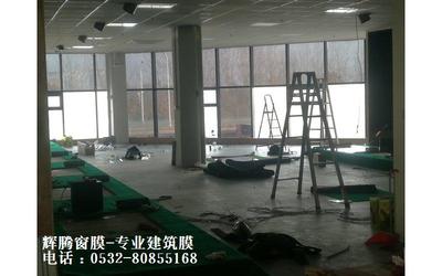 城阳城中城室内高尔夫球场玻璃贴膜
