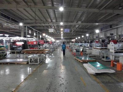 青岛玻璃贴膜城阳公司车间贴膜